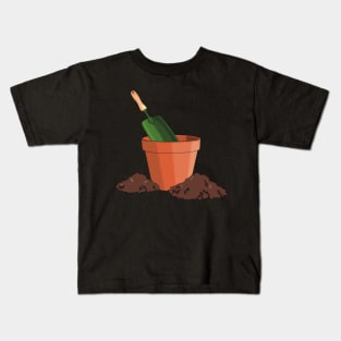 Garden terracotta pot with green mini spade and soil piles around Kids T-Shirt